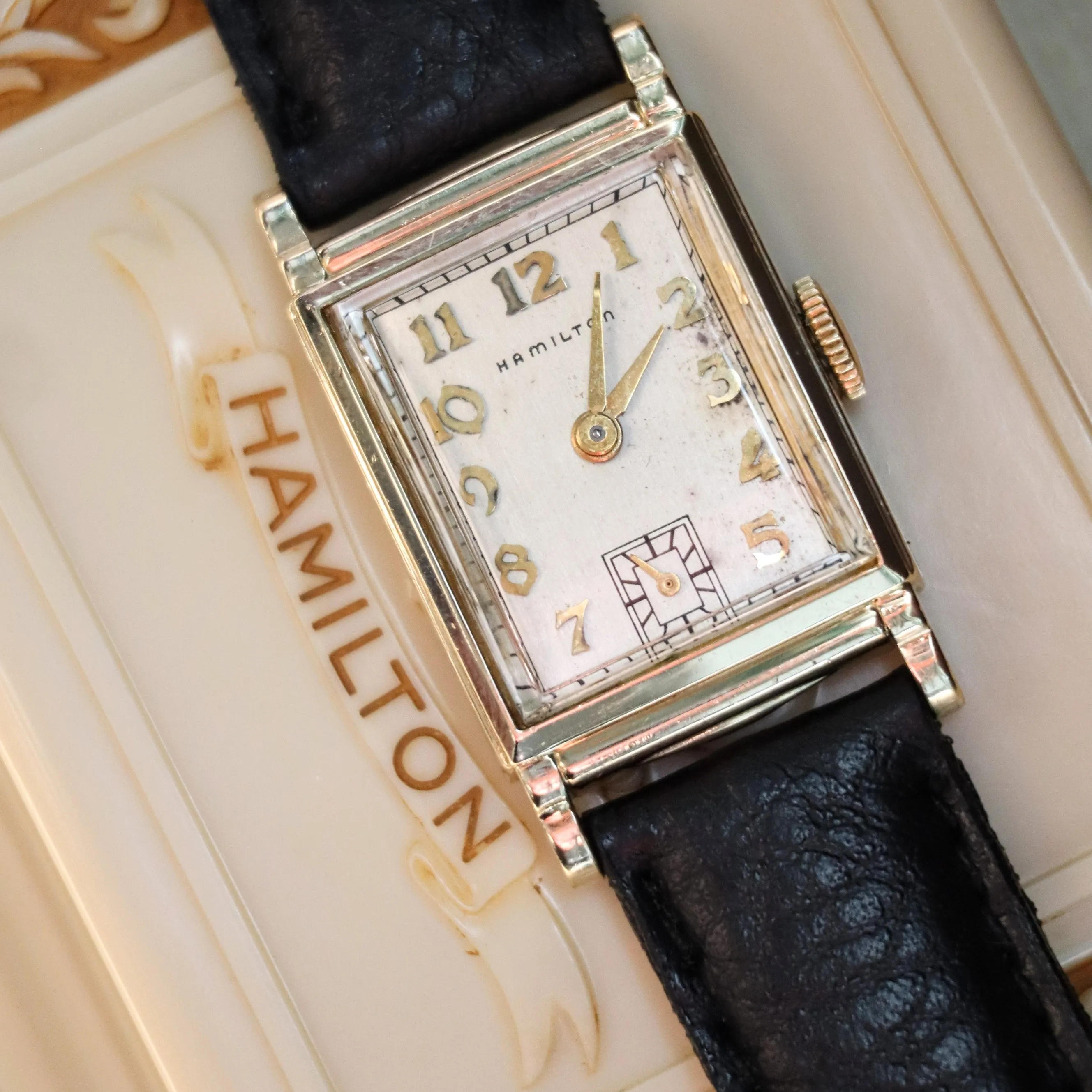 1949 HAMILTON Eaton Watch Cal. 980 17 Jewels Tank Case U.S.A. Made Wristwatch - In BOX!