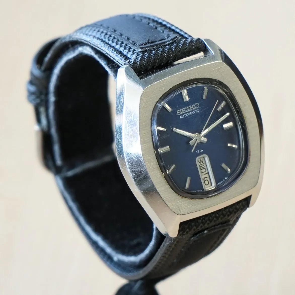 1977 SEIKO Automatic Watch Day/Date Indicator 7009-5059 Tonneau Case & Blue Dial