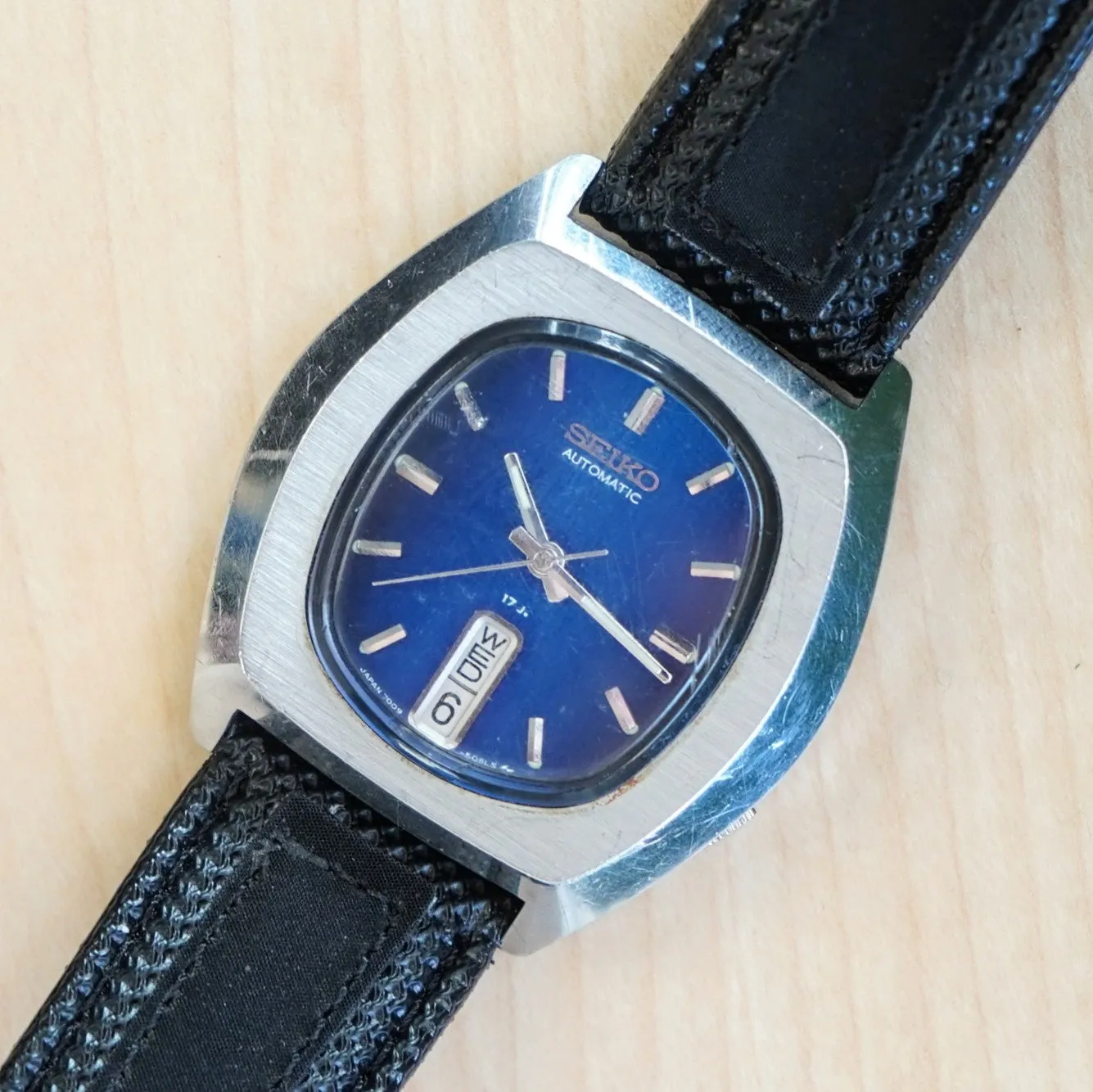 1977 SEIKO Automatic Watch Day/Date Indicator 7009-5059 Tonneau Case & Blue Dial