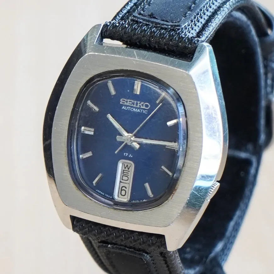 1977 SEIKO Automatic Watch Day/Date Indicator 7009-5059 Tonneau Case & Blue Dial