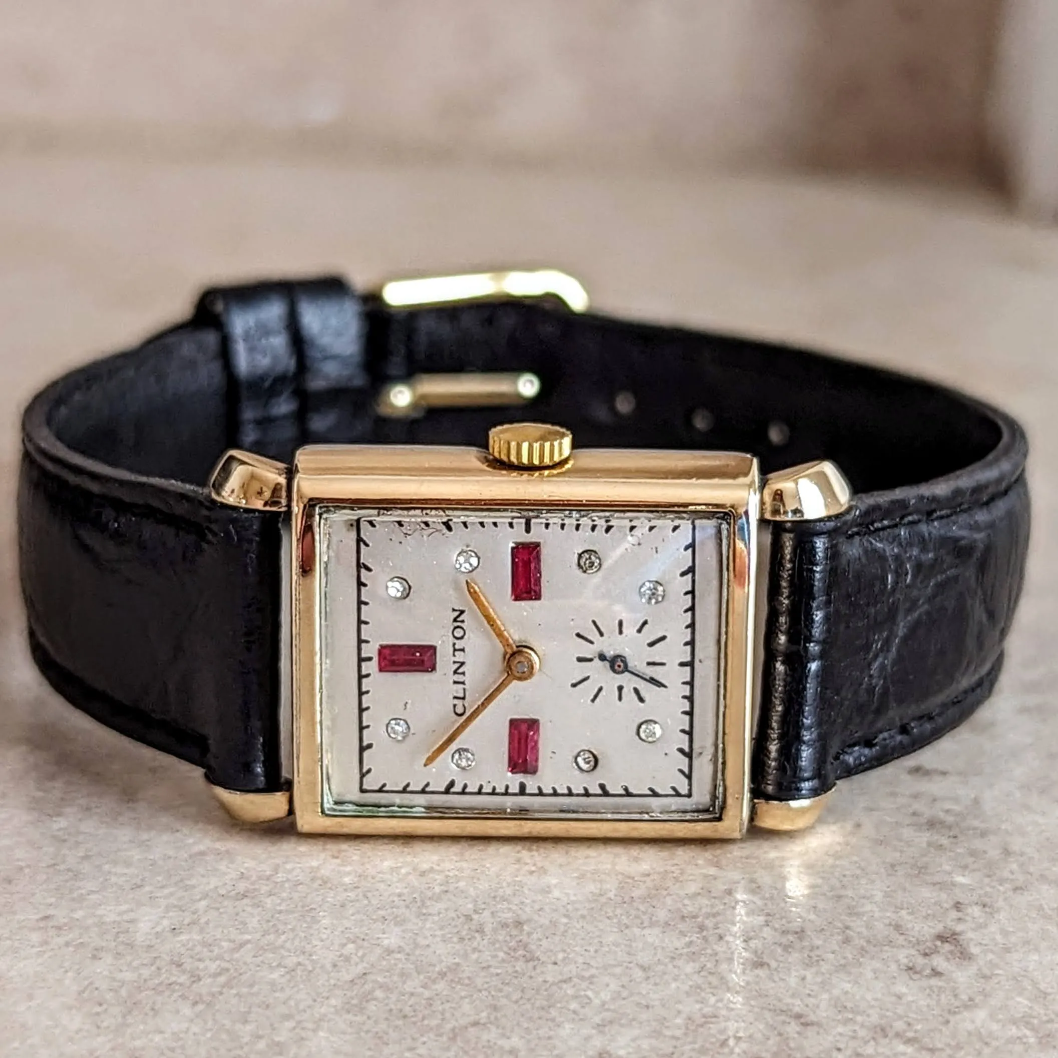 CLINTON Dress Wristwatch 17 Jewels Tank Case Fancy Dial Swiss Made Vintage Watch