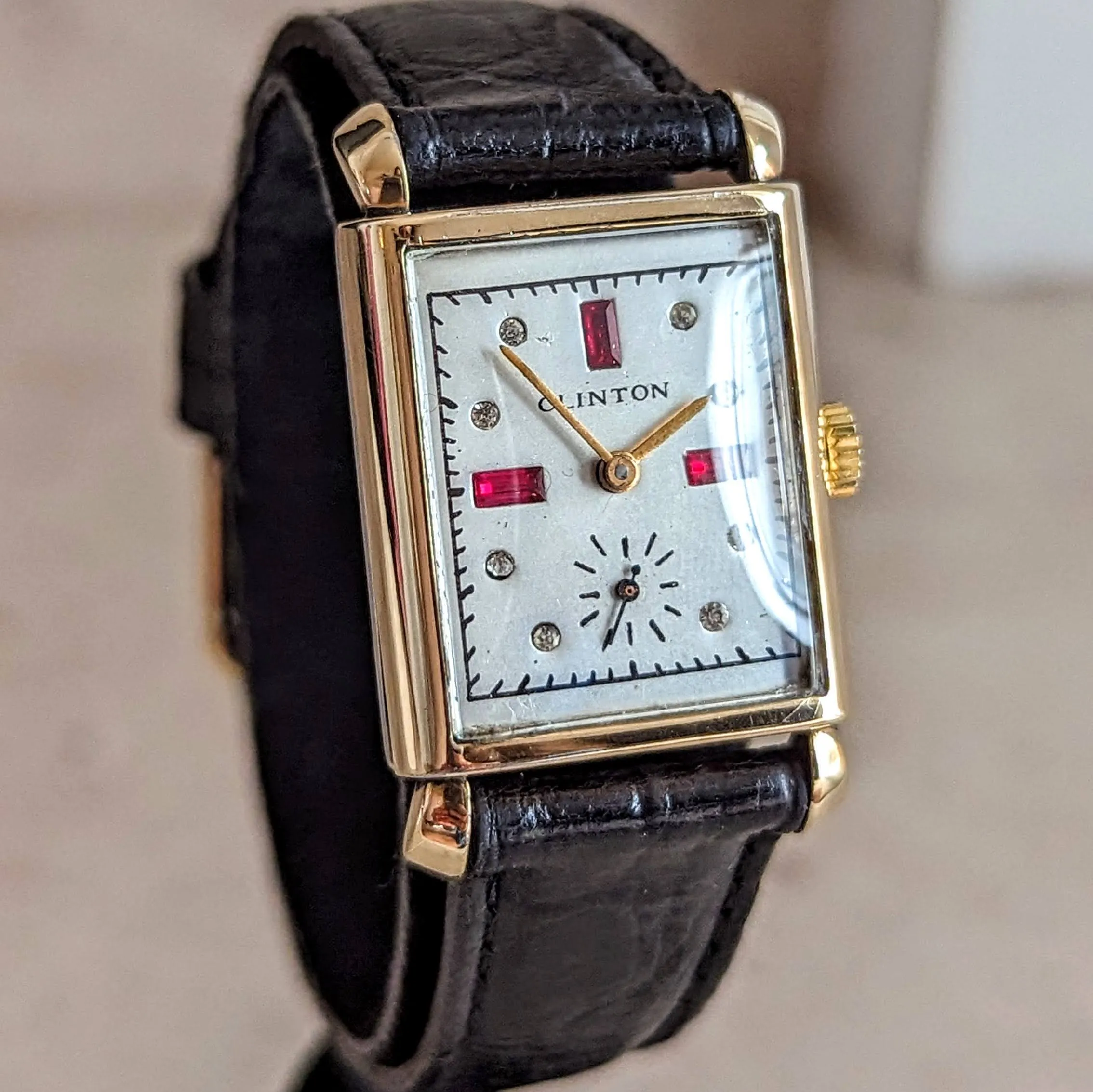 CLINTON Dress Wristwatch 17 Jewels Tank Case Fancy Dial Swiss Made Vintage Watch
