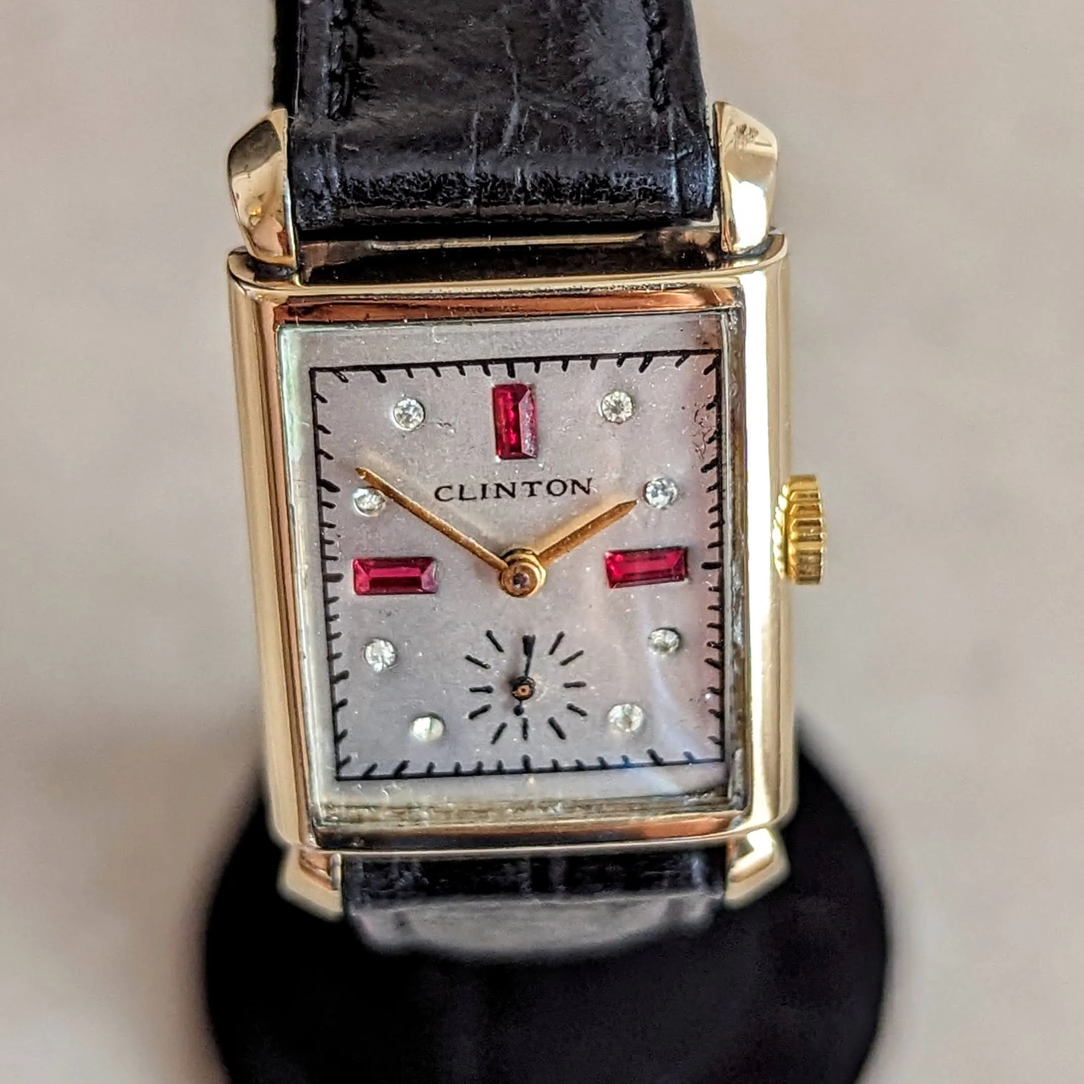 CLINTON Dress Wristwatch 17 Jewels Tank Case Fancy Dial Swiss Made Vintage Watch