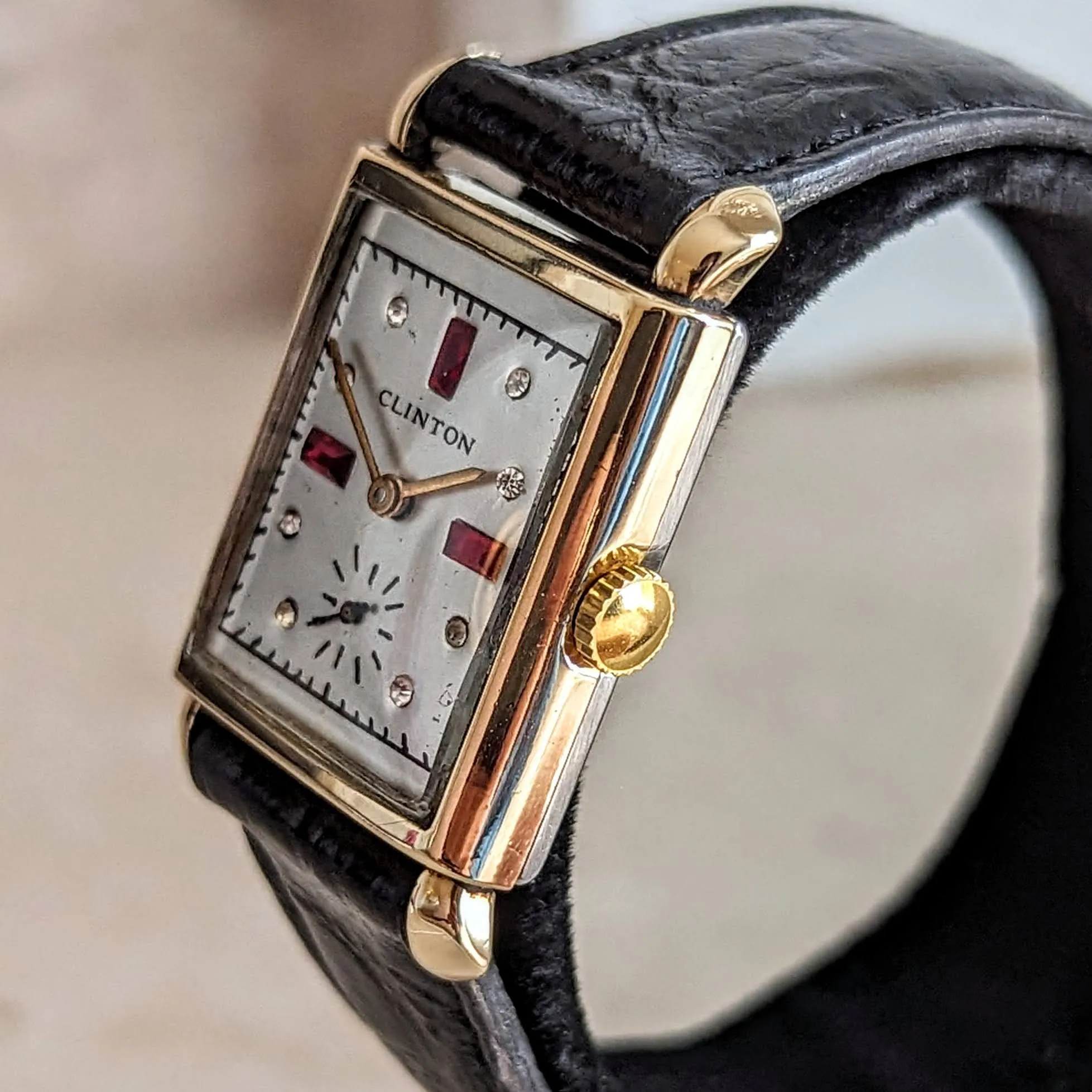 CLINTON Dress Wristwatch 17 Jewels Tank Case Fancy Dial Swiss Made Vintage Watch