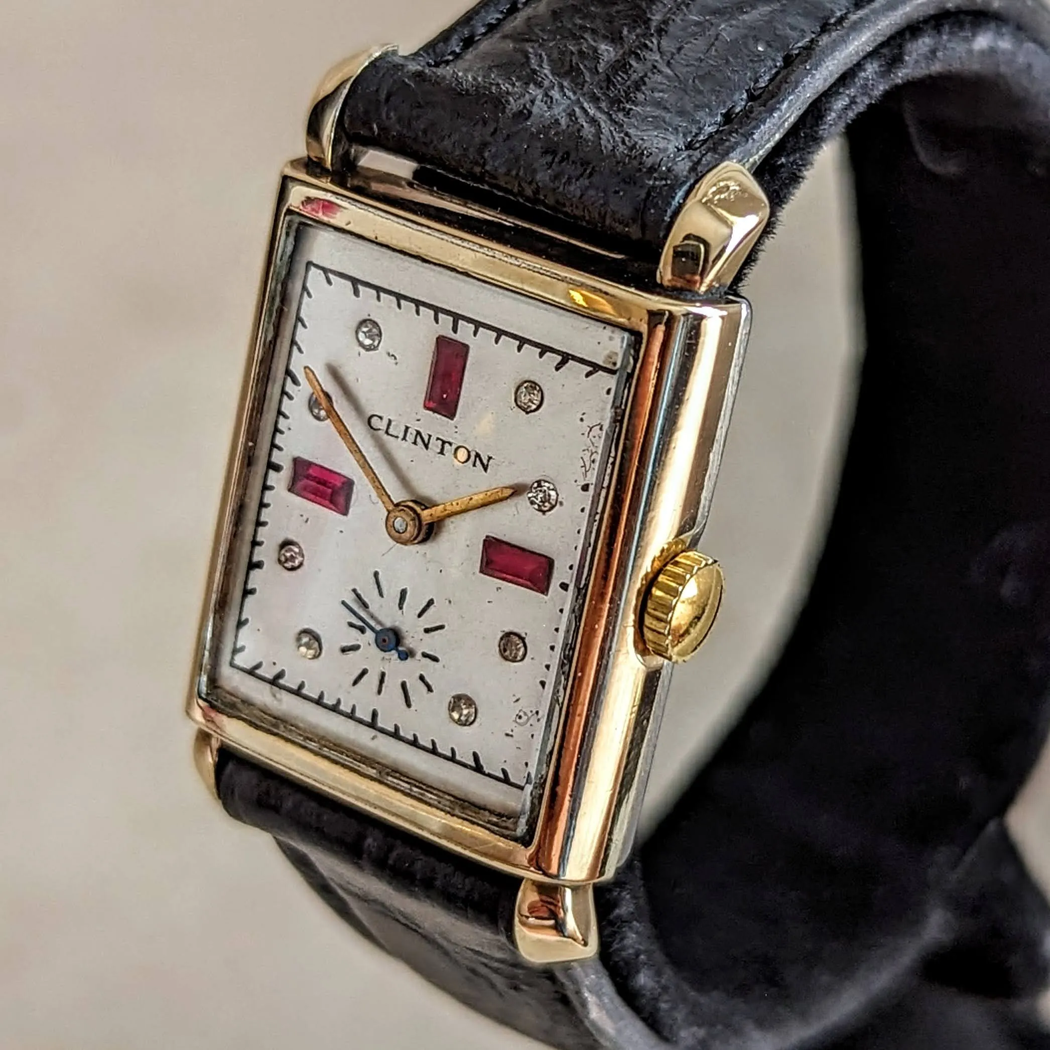 CLINTON Dress Wristwatch 17 Jewels Tank Case Fancy Dial Swiss Made Vintage Watch