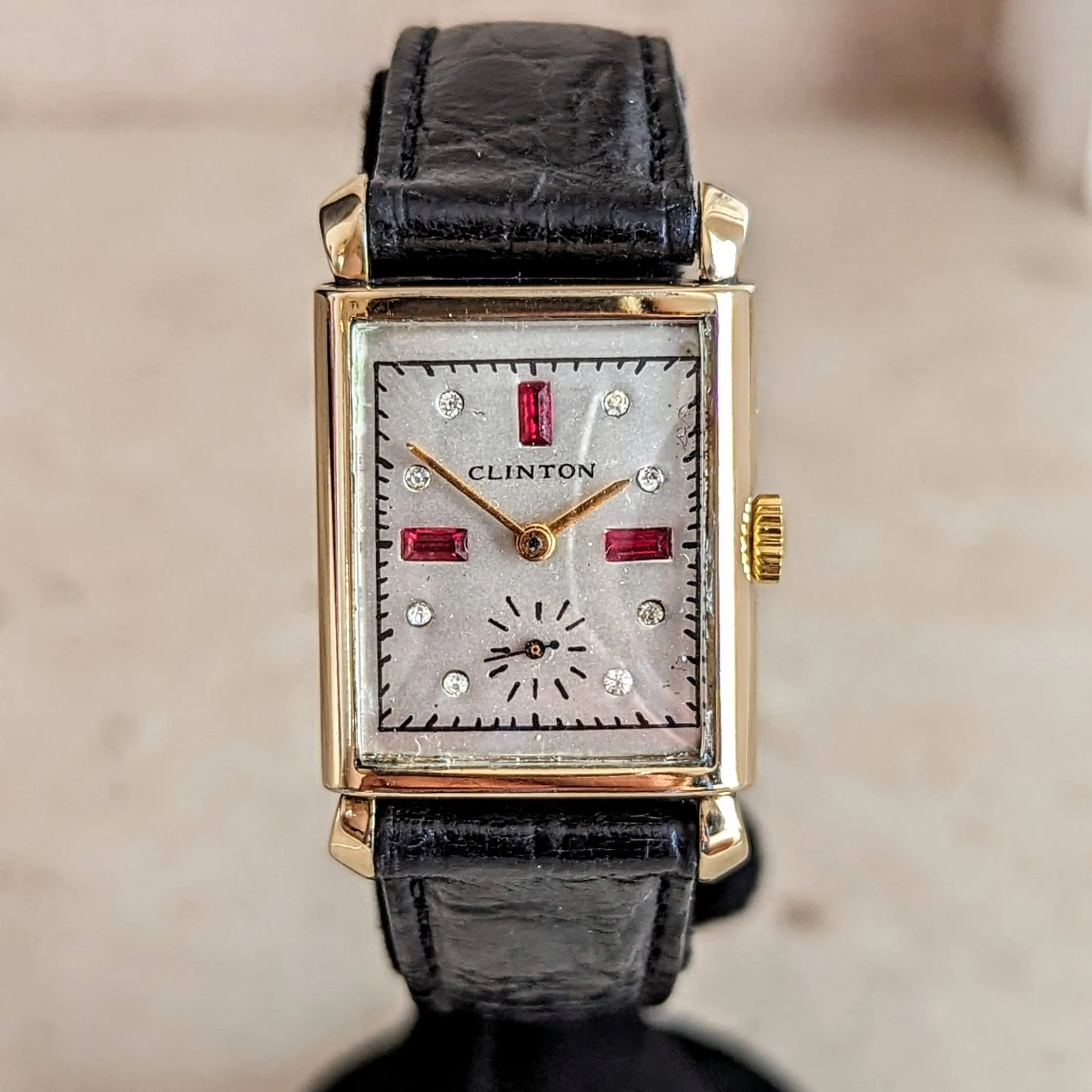 CLINTON Dress Wristwatch 17 Jewels Tank Case Fancy Dial Swiss Made Vintage Watch