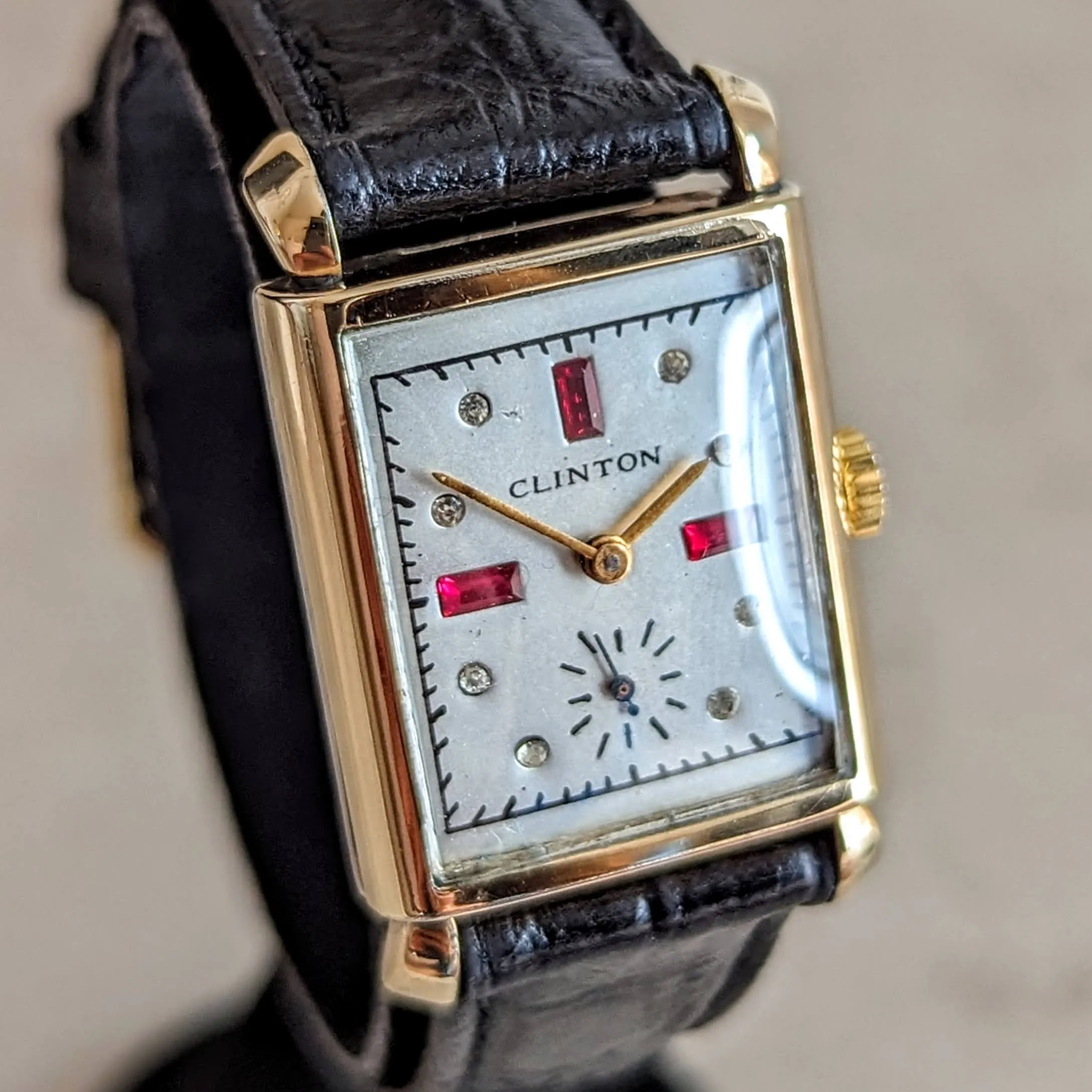 CLINTON Dress Wristwatch 17 Jewels Tank Case Fancy Dial Swiss Made Vintage Watch