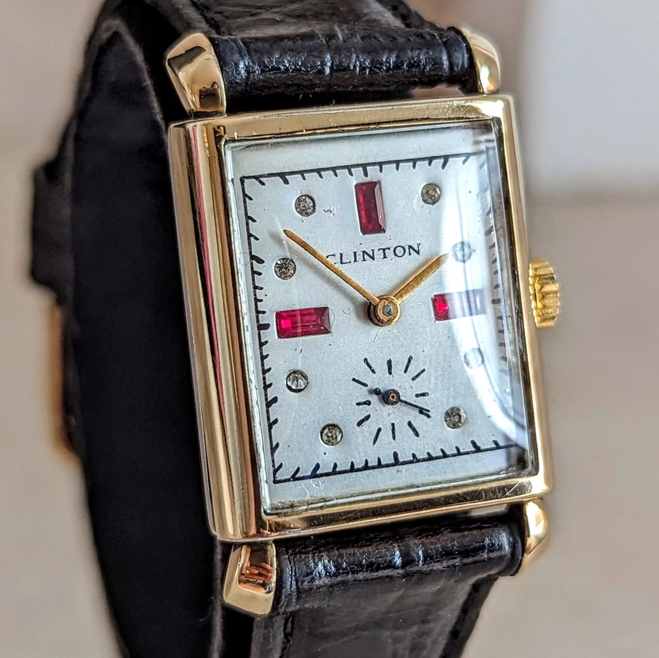 CLINTON Dress Wristwatch 17 Jewels Tank Case Fancy Dial Swiss Made Vintage Watch