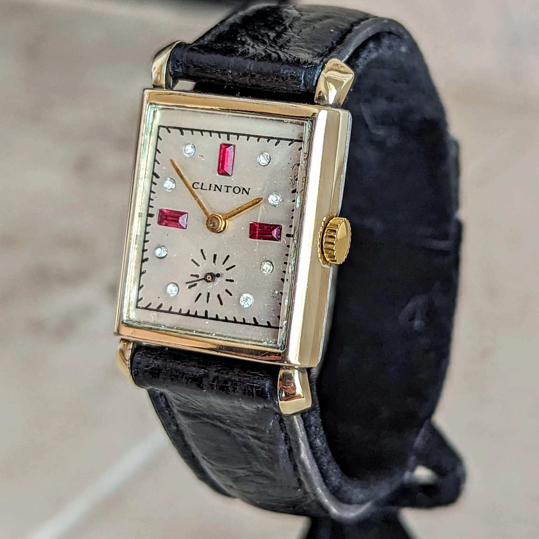 CLINTON Dress Wristwatch 17 Jewels Tank Case Fancy Dial Swiss Made Vintage Watch