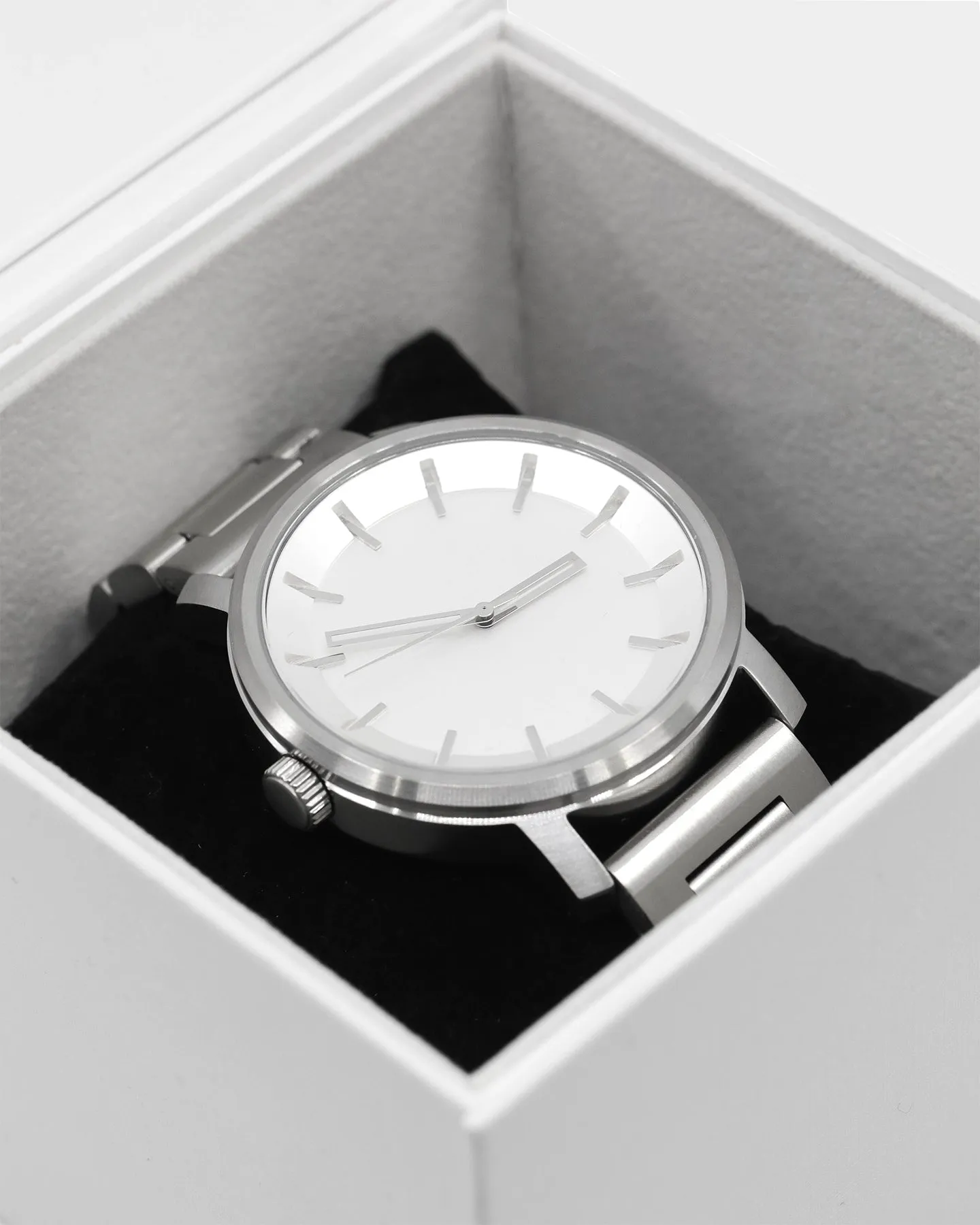 EN ES Adras Watch Silver