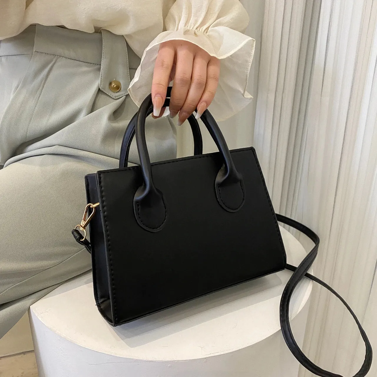 Laurel Minimalist Leather Bag