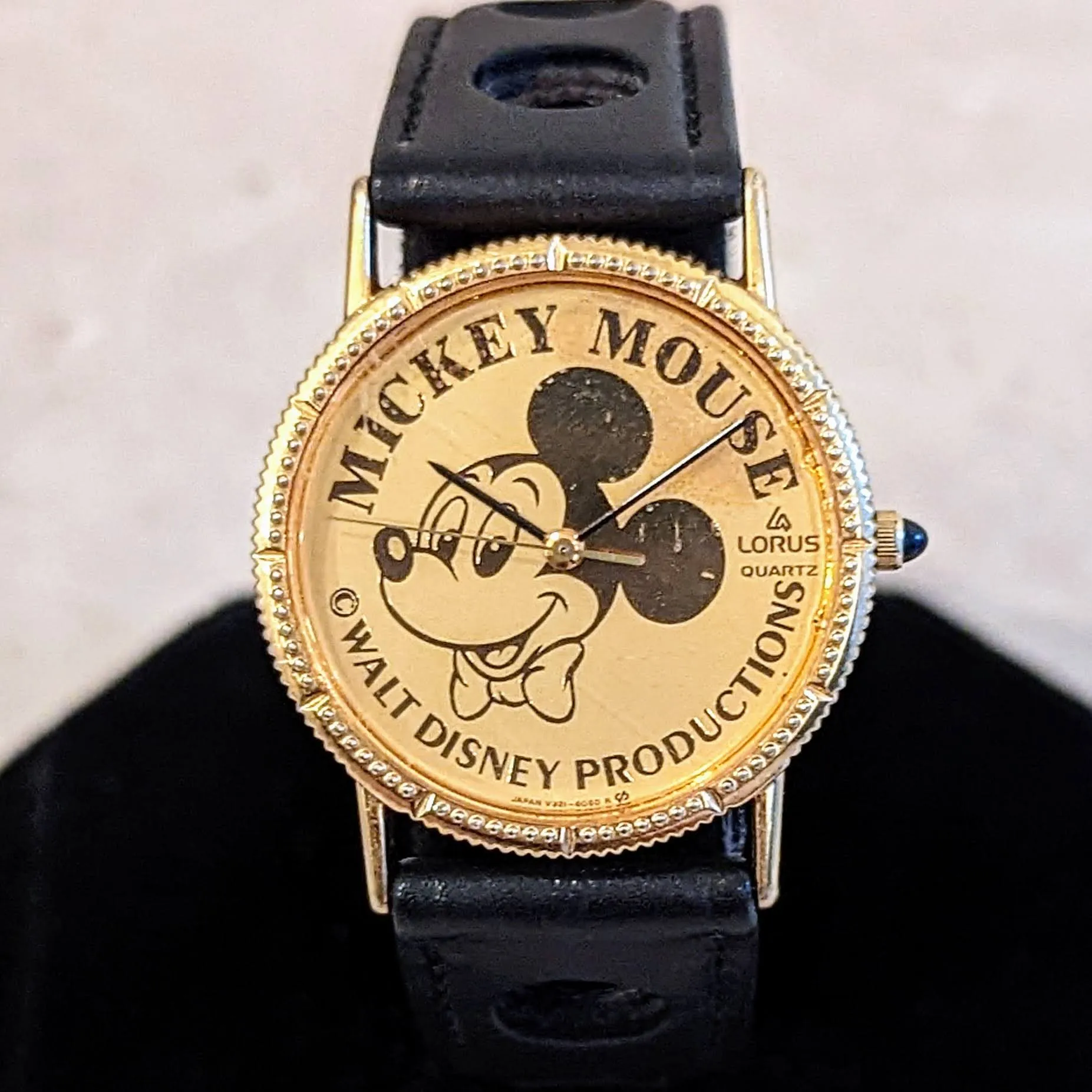 Vintage LORUS Mickey Mouse Bowtie Wristwatch Quartz Movement